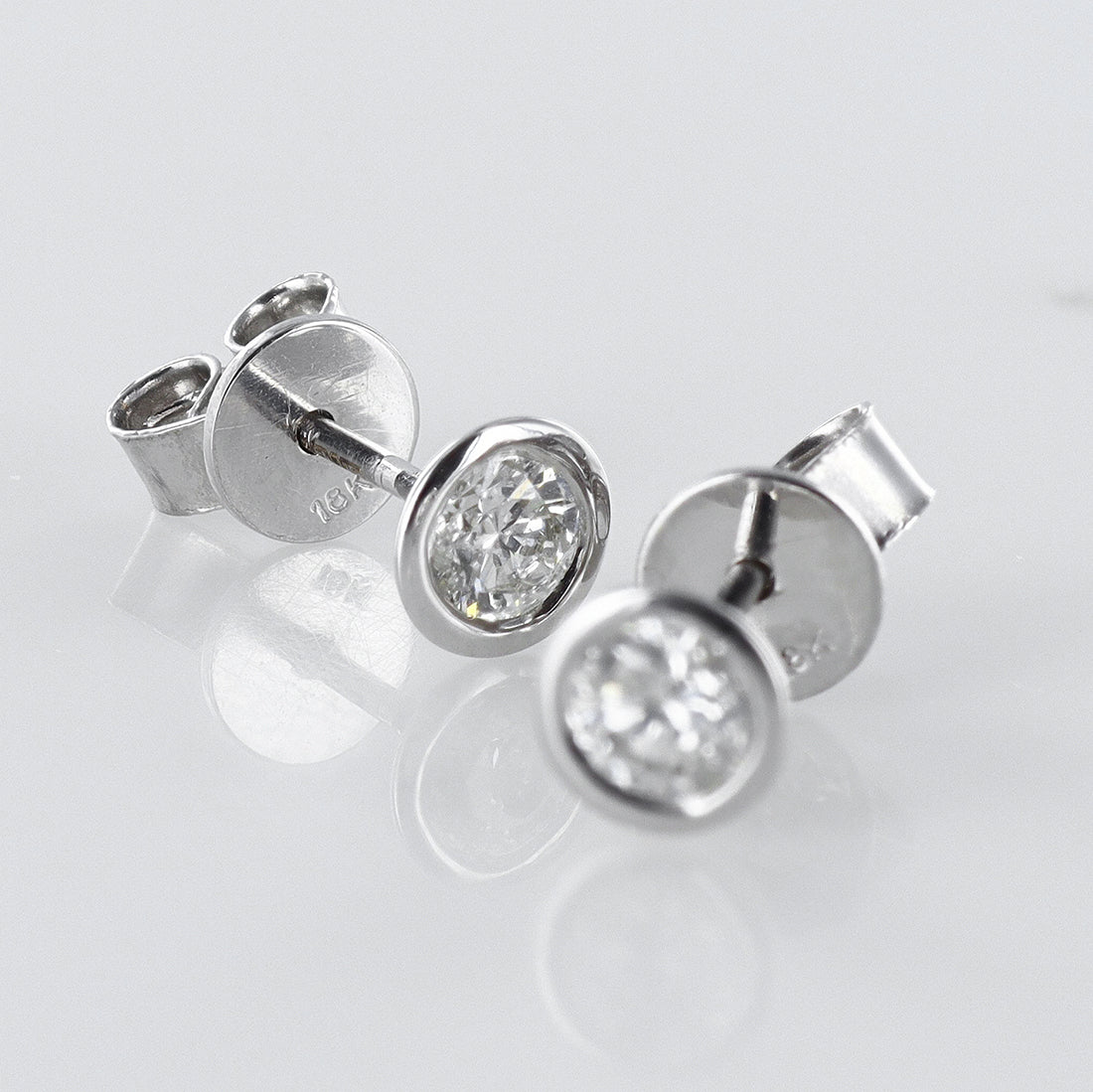 Rubover-Set Diamond Studs