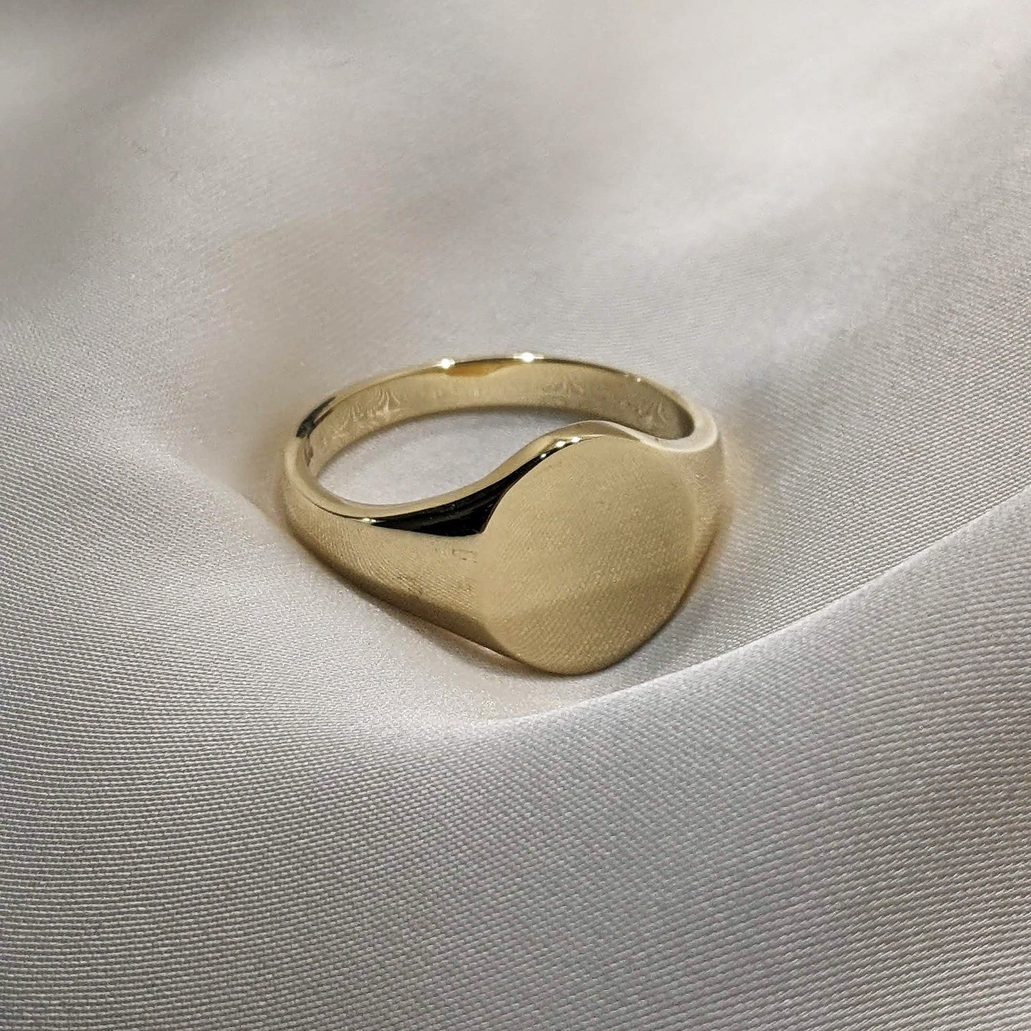 Oval Signet Ring 9ct Yellow Gold