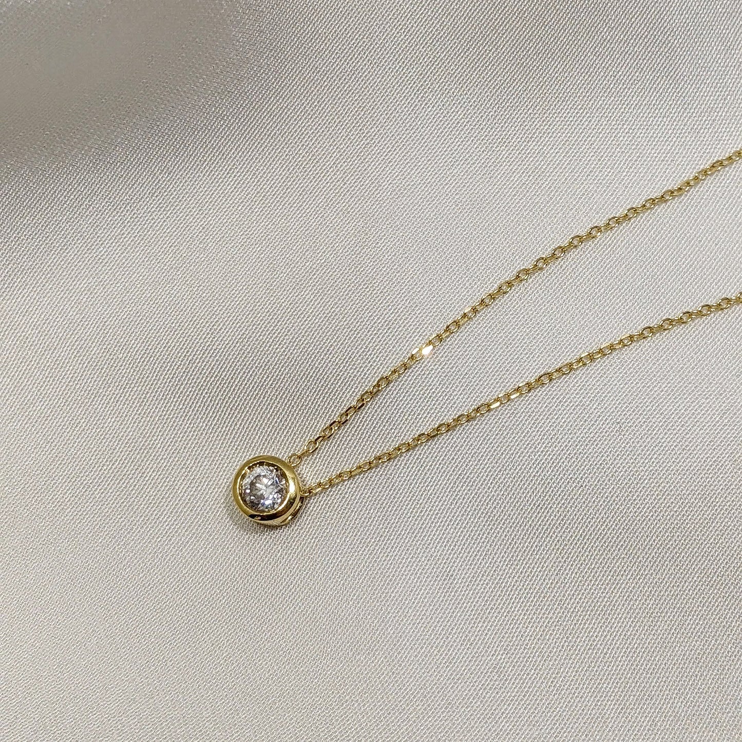 Diamond Rubover Pendant 18ct Yellow Gold