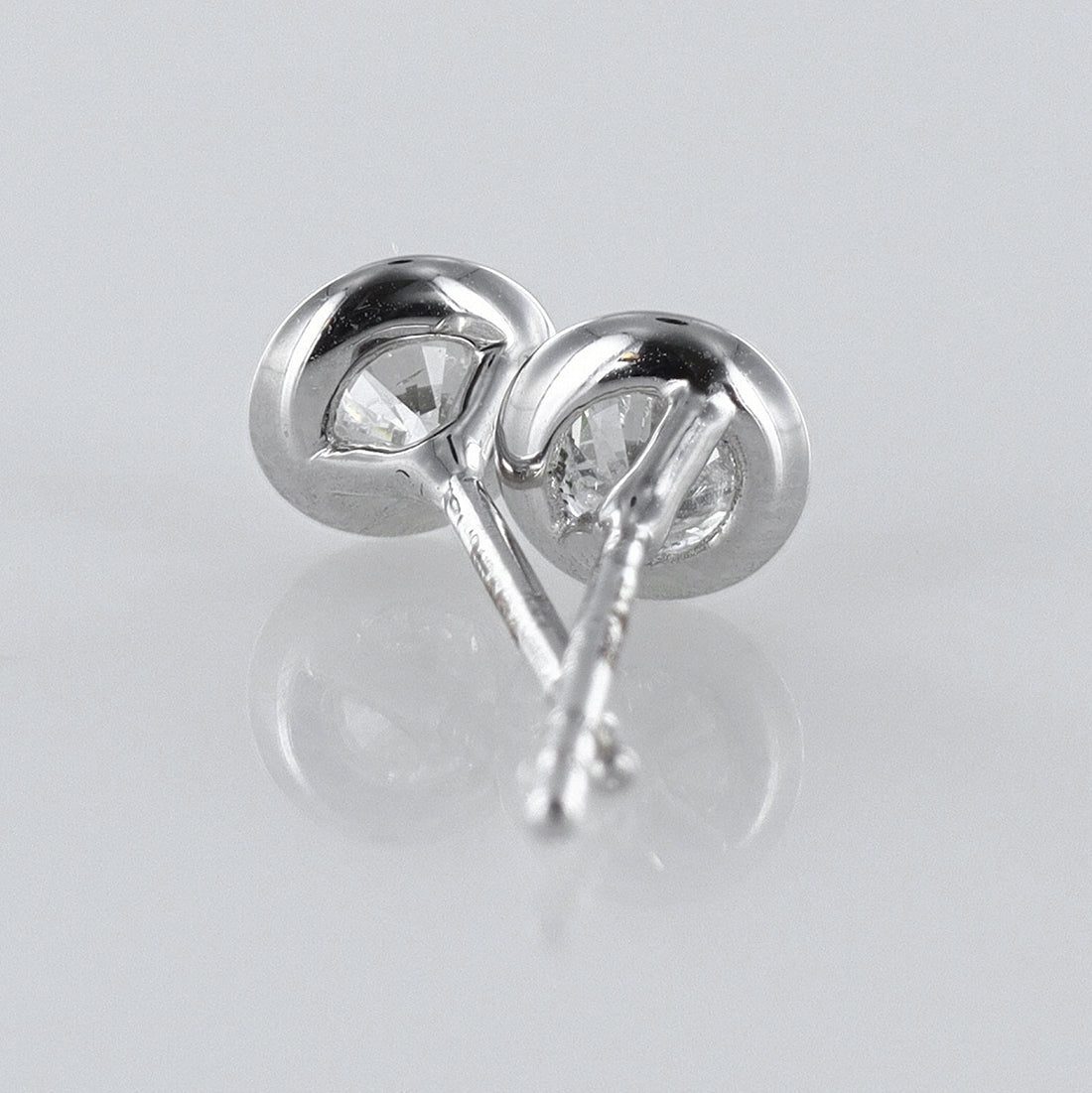 Rubover-Set Diamond Studs