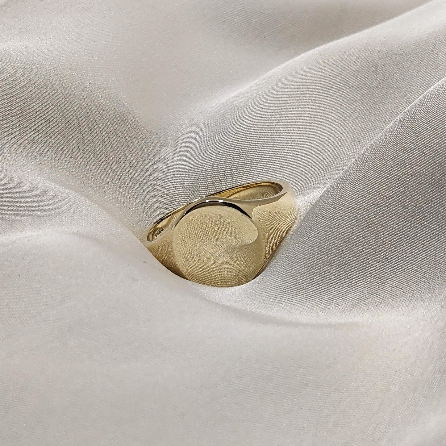 Oval Signet Ring 9ct Yellow Gold
