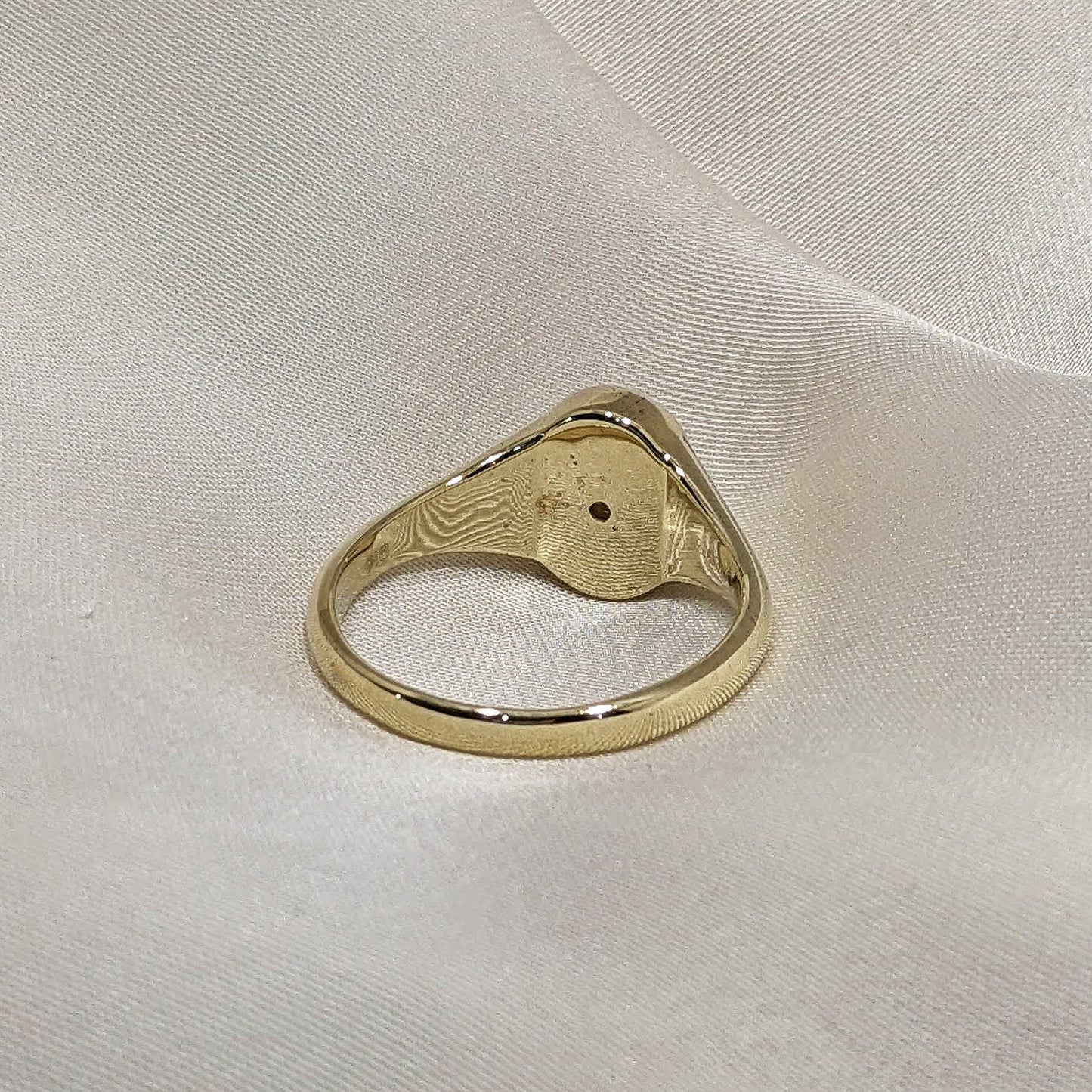 Diamond-Set Signet Ring 9ct Yellow Gold
