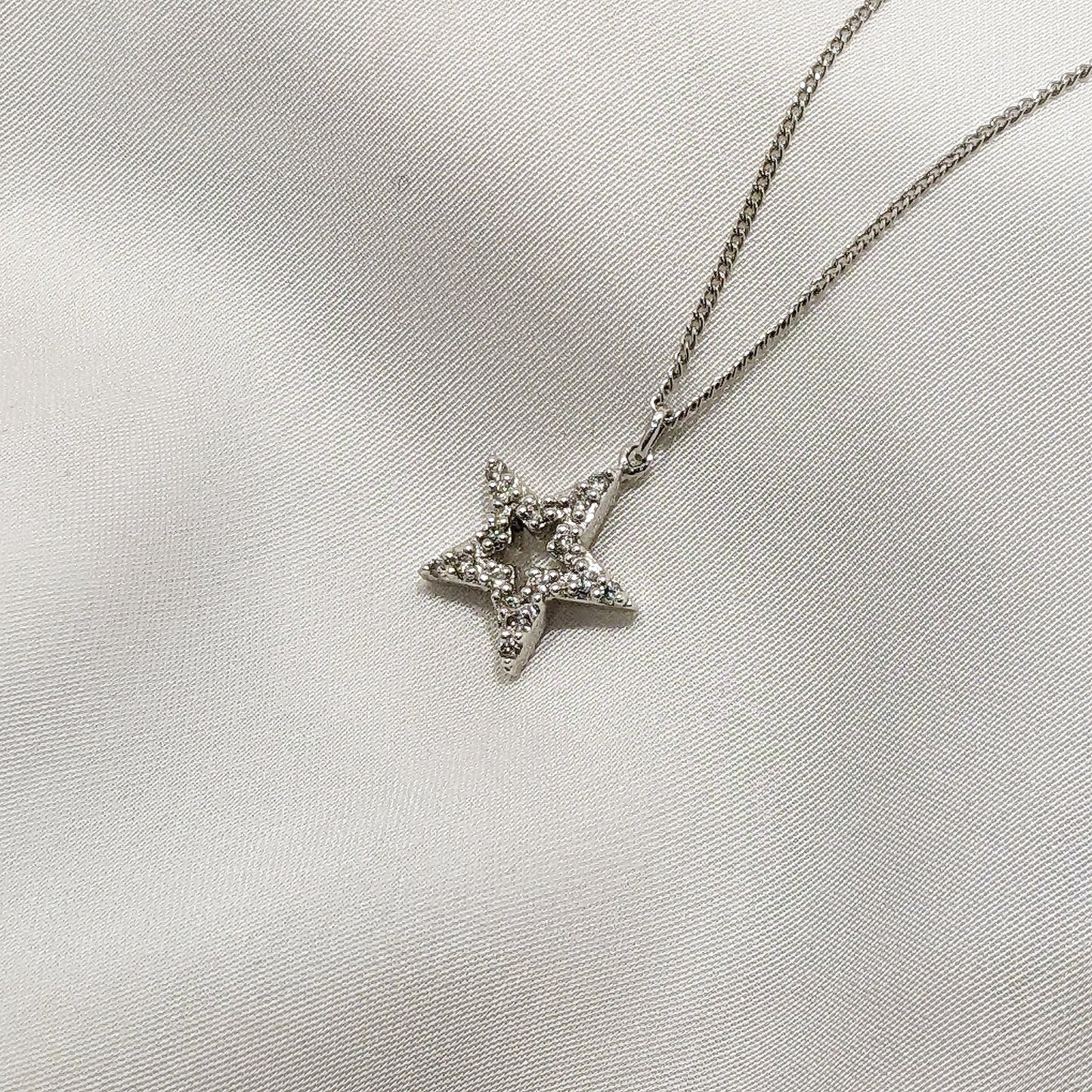 Diamond Star Pendant 18ct White Gold