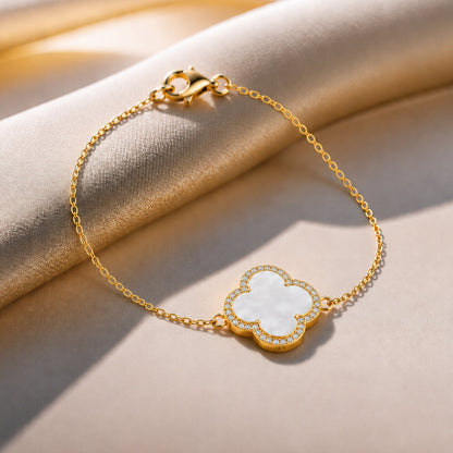 Star Jewellers Mother of Pearl Clover Bracelet in gold with crystal-edged clover pendant