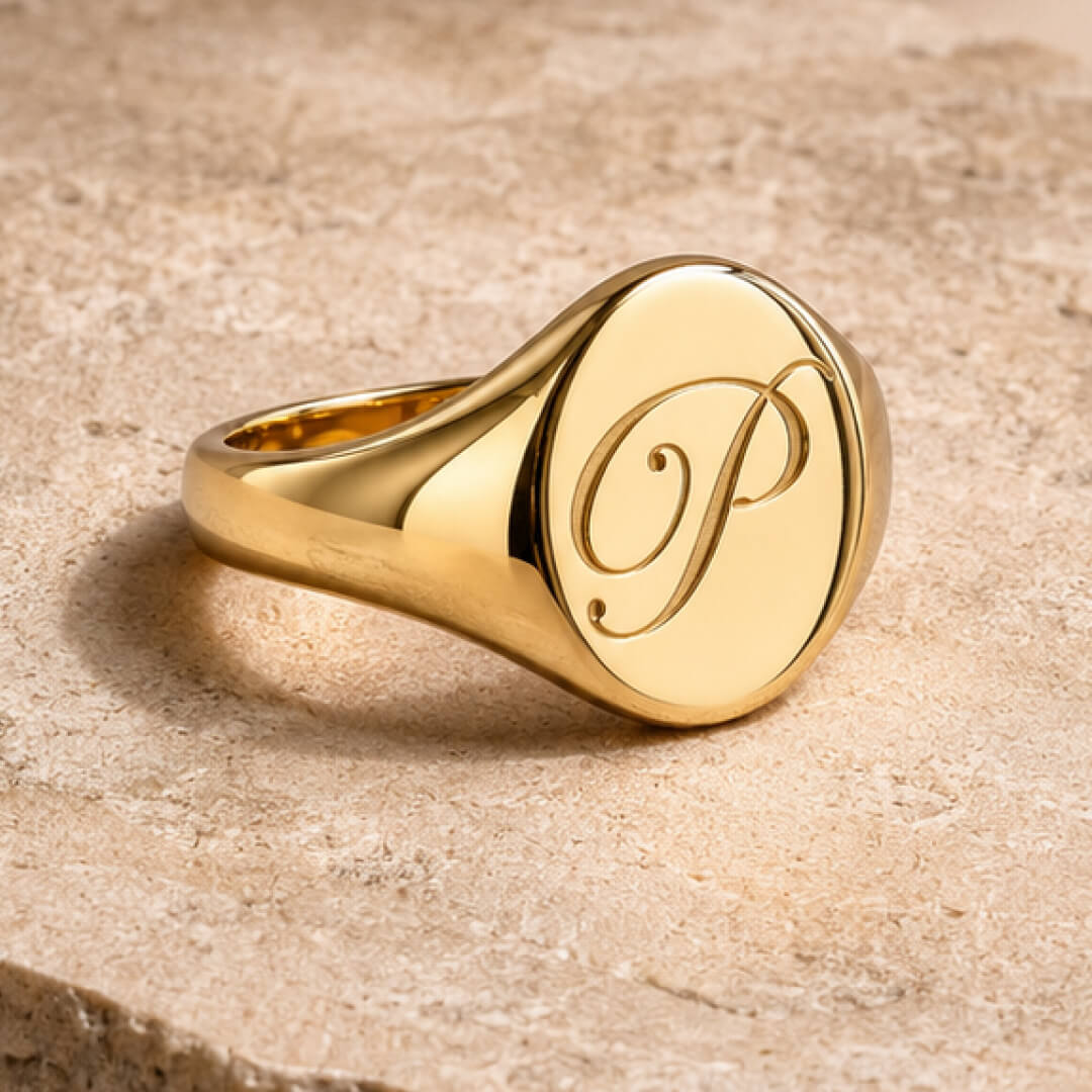 Star Jewellers Oval Shape Signet Ring personalised with an engraved script initial
