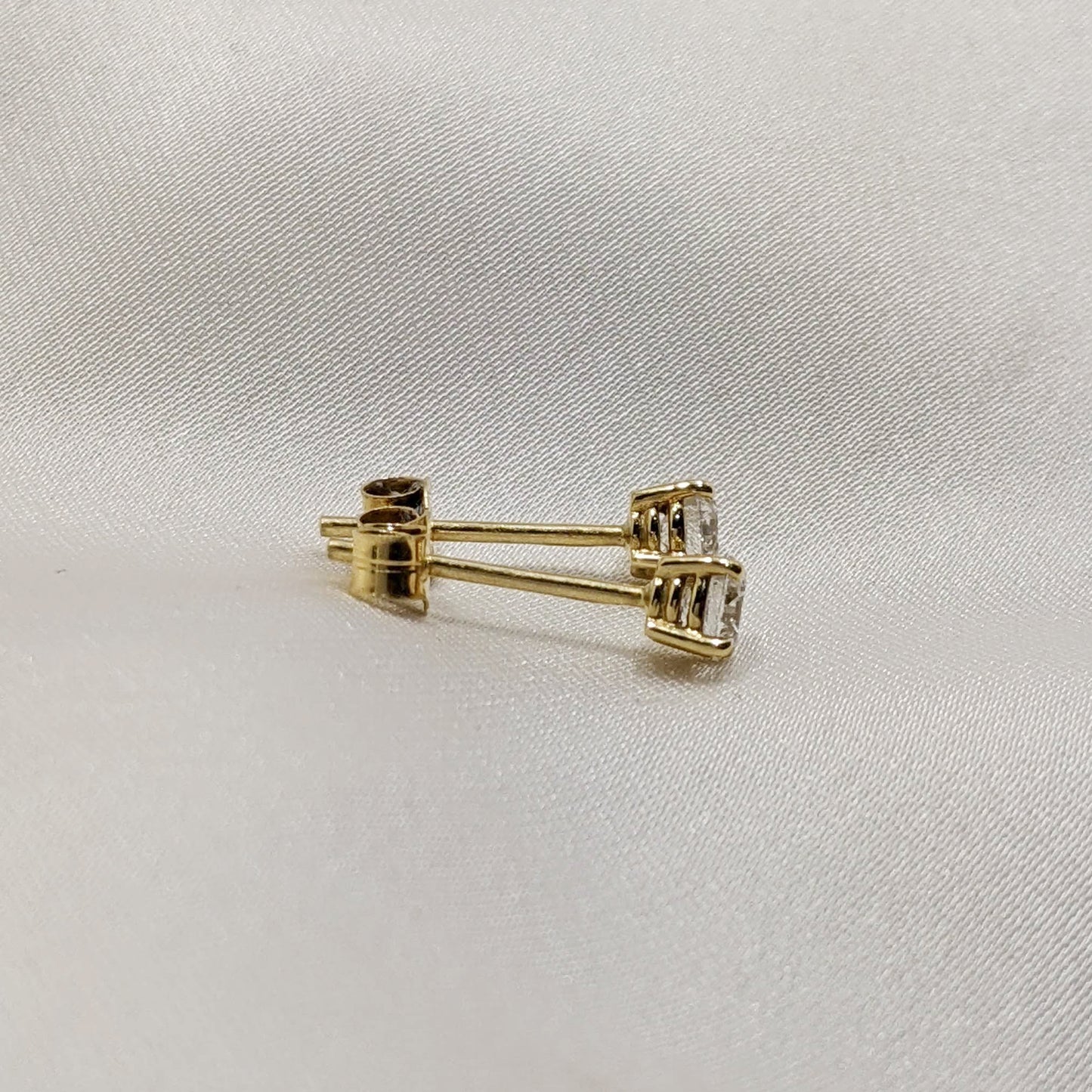 Diamond Stud Earrings 18ct Yellow Gold