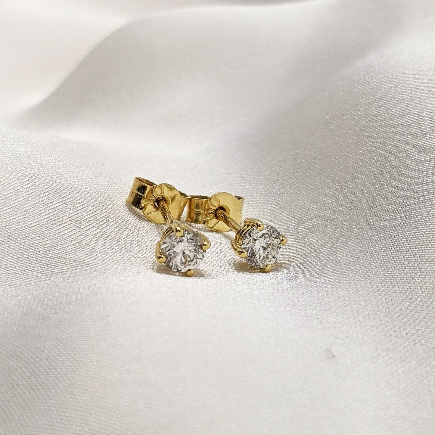 Diamond Stud Earrings 18ct Yellow Gold